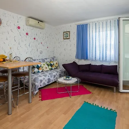 Διαμέρισμα A4 - Modern Apt W Terrace 3 Min Walk To Beach