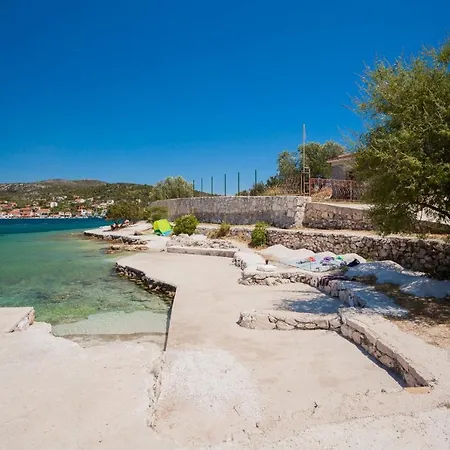 Διαμέρισμα A4 - Modern Apt W Terrace 3 Min Walk To Beach