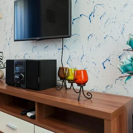 A4 - Modern Apt W Terrace 3 Min Walk To Beach