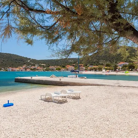A4 - Modern Apt W Terrace 3 Min Walk To Beach Διαμέρισμα *