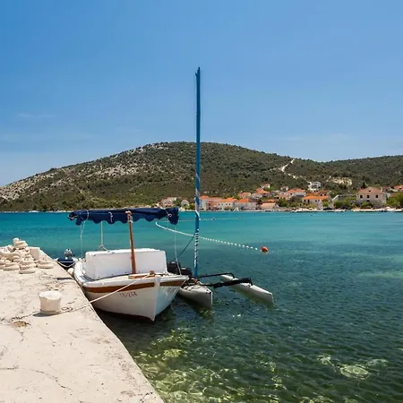 A4 - Modern Apt W Terrace 3 Min Walk To Beach Διαμέρισμα