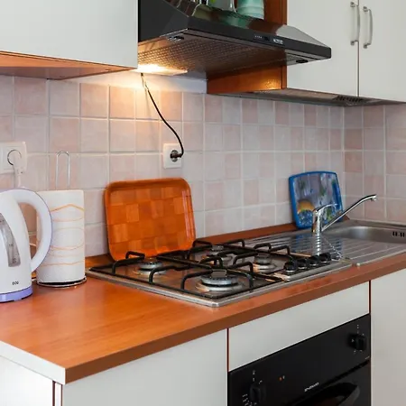 A4 - Modern Apt W Terrace 3 Min Walk To Beach Διαμέρισμα *