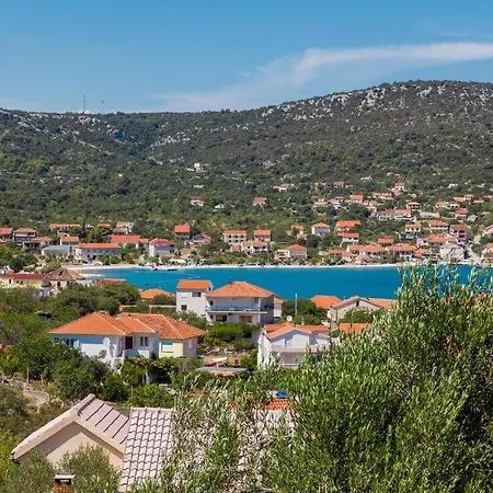 A4 - Modern Apt W Terrace 3 Min Walk To Beach Διαμέρισμα Vinišće