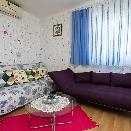 Διαμέρισμα A4 - Modern Apt W Terrace 3 Min Walk To Beach Vinišće