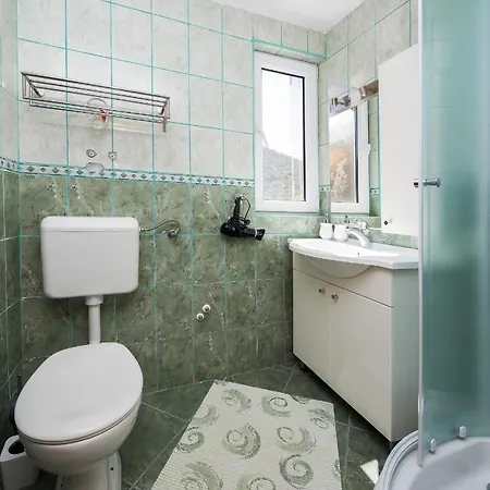 A4 - Modern Apt W Terrace 3 Min Walk To Beach Διαμέρισμα *