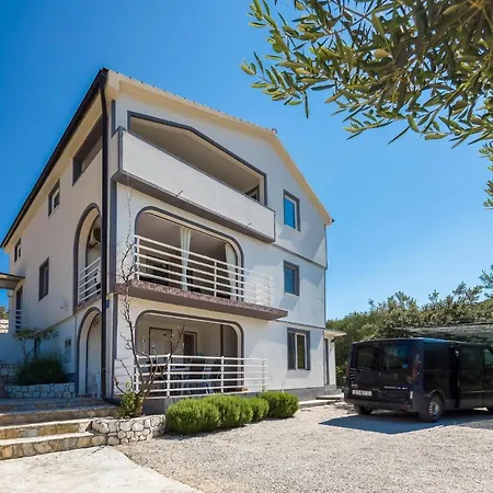 A4 - Modern Apt W Terrace 3 Min Walk To Beach