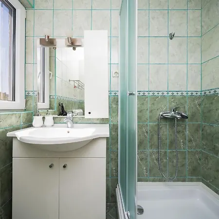 Διαμέρισμα A4 - Modern Apt W Terrace 3 Min Walk To Beach *